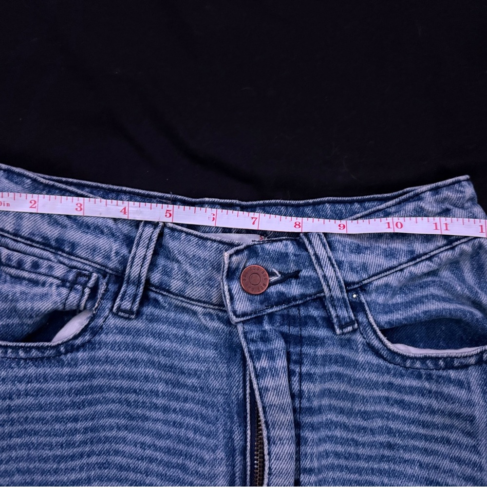 BDG Relaxed Fit Blue Jeans - Picture 6 of 6